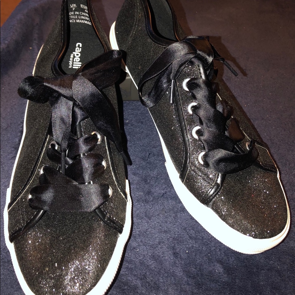 Fun Woman Tennis Shoes